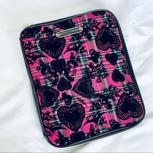 Betsey Johnson IPAD/Tablet Case